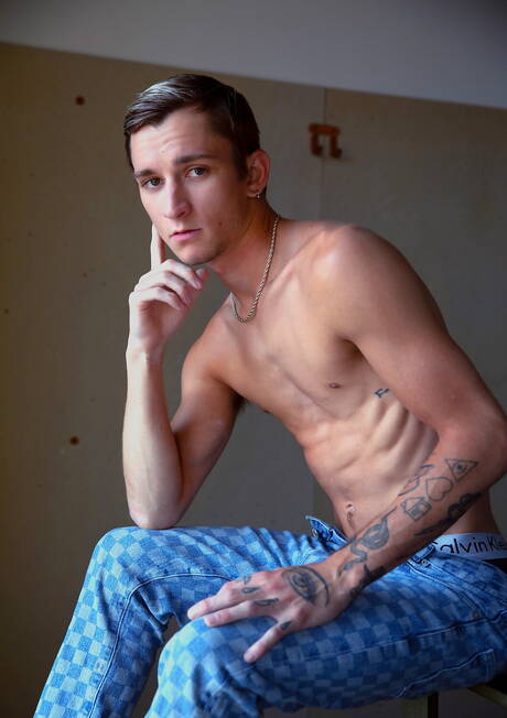 Two american guys stud Daniel Evans and young Theo Brady sucking and screwing each other