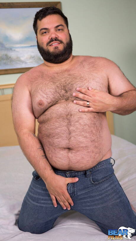 Gay bear Skylar Cole teasing his dick