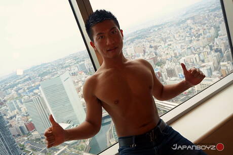 Strongman Reach and strongman Zen make a love