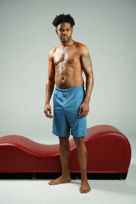 Tough guy Phoenix and stud Unlimited Creamz have a good oral sex