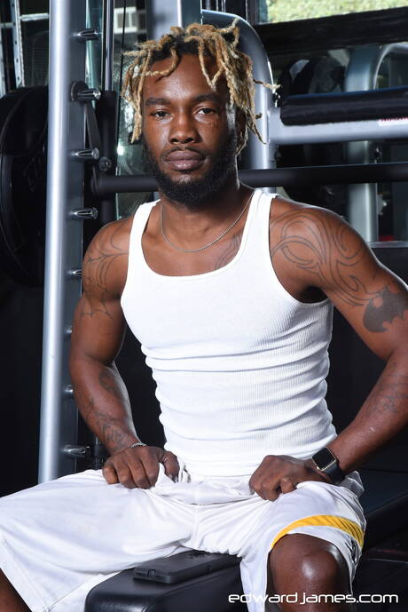 Husky guy Phoenix and beefy Sleepy Reid banged each other in hot shower