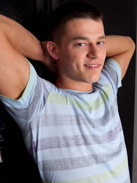 American pornstars stud Chip Tanner and superstud Eric Pryor fuck ass after sucking in the kitchen