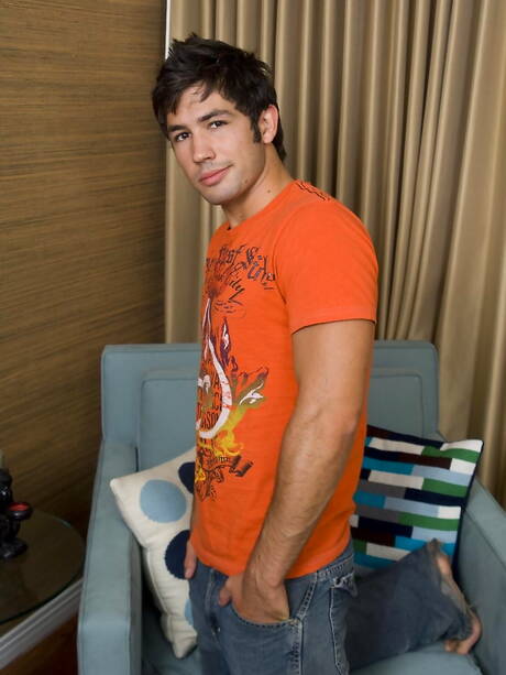 Stud Max Cruz jack off his dick