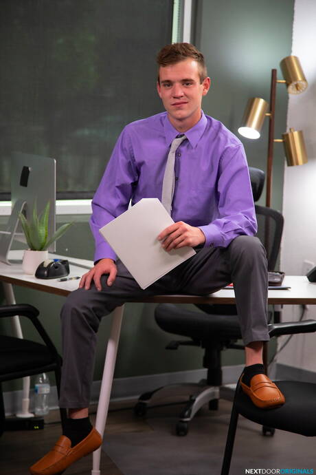 American pornstars tough guy Scott Finn and bodybuilder Derek Kage have anal sex