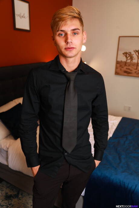 Nice american guys beefcake Masyn Thorne and pretty boy Ashton Silvers in hard anal sex