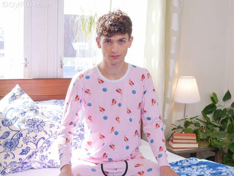 American young Zayne Bright undressing and showing his ass