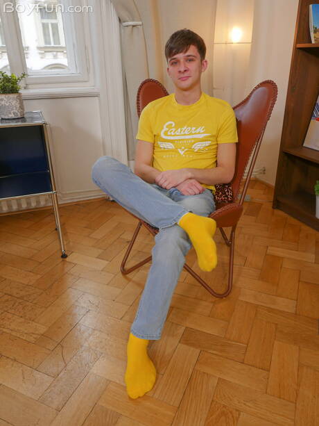 Young Liam Rose undressing and showing hot butt