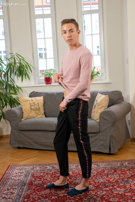 Young dude Nick Danner posing nude and showing nice ass