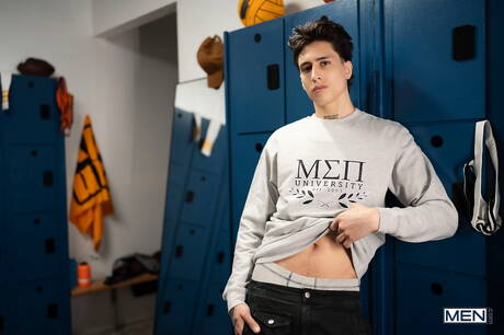 Latin hunk Angel Elias and beautiful boy Marco Alessandro sucking and fucking each other